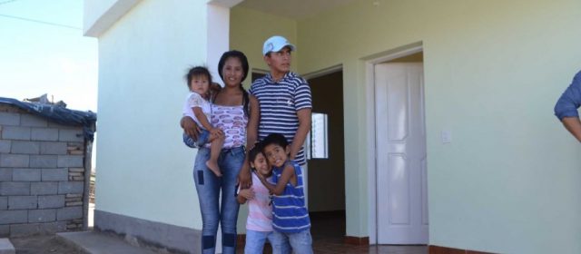 Entregan módulos habitacionales en La Banda y ciudad Capital