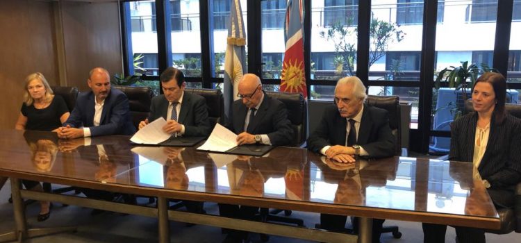El Gobernador firmó convenios  con el Consejo Federal de Inversiones