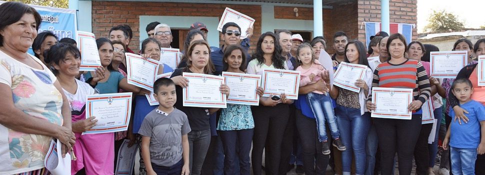 Entregan viviendas sociales en Vaca Huañuna