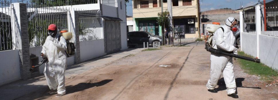 La fumigación contra el mosquito del dengue avanzó en los barrios Alberdi y Sargento Cabral
