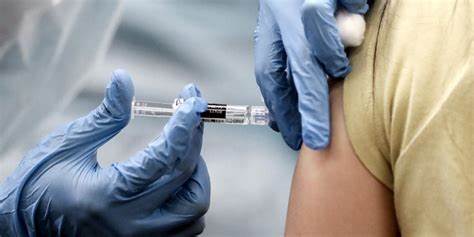 Vacunación a docentes y nuevos  horarios de hisopado en UPAs
