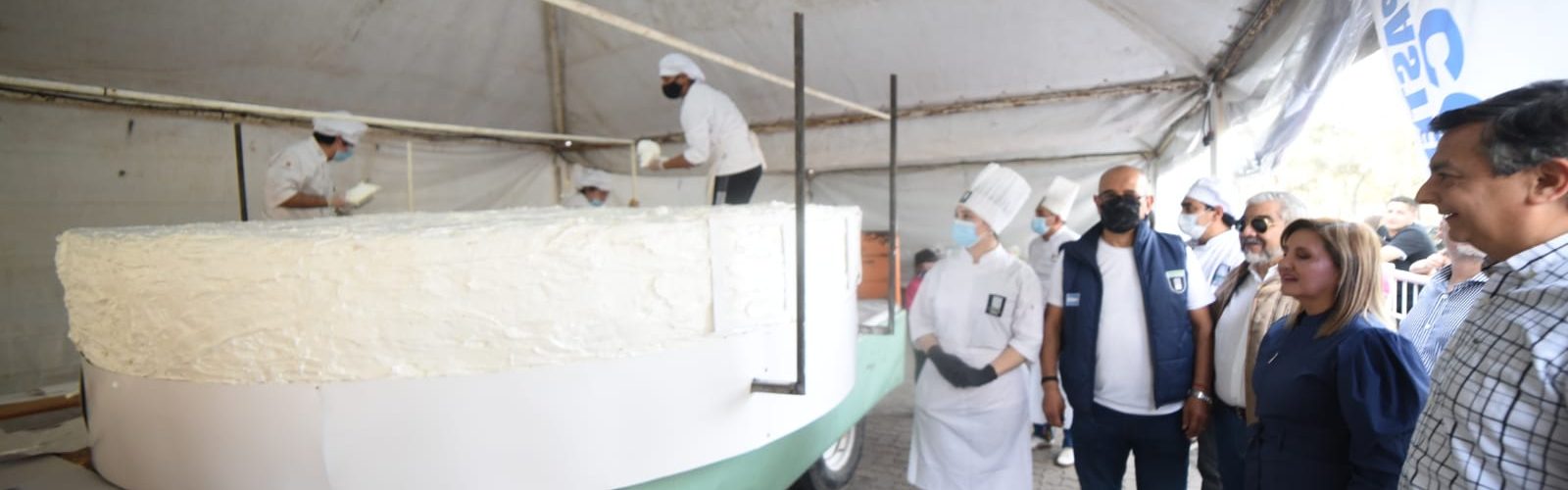 La Intendente Fuentes visitó la elaboración del alfajor santiagueño de 1300 kilos que será repartido en el cumpleaños de la ciudad